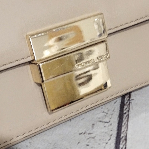 🥰 Michael Kors Madelyn Tan Gold Push Lock Wristlet Clutch Bag - Picture 4 of 13